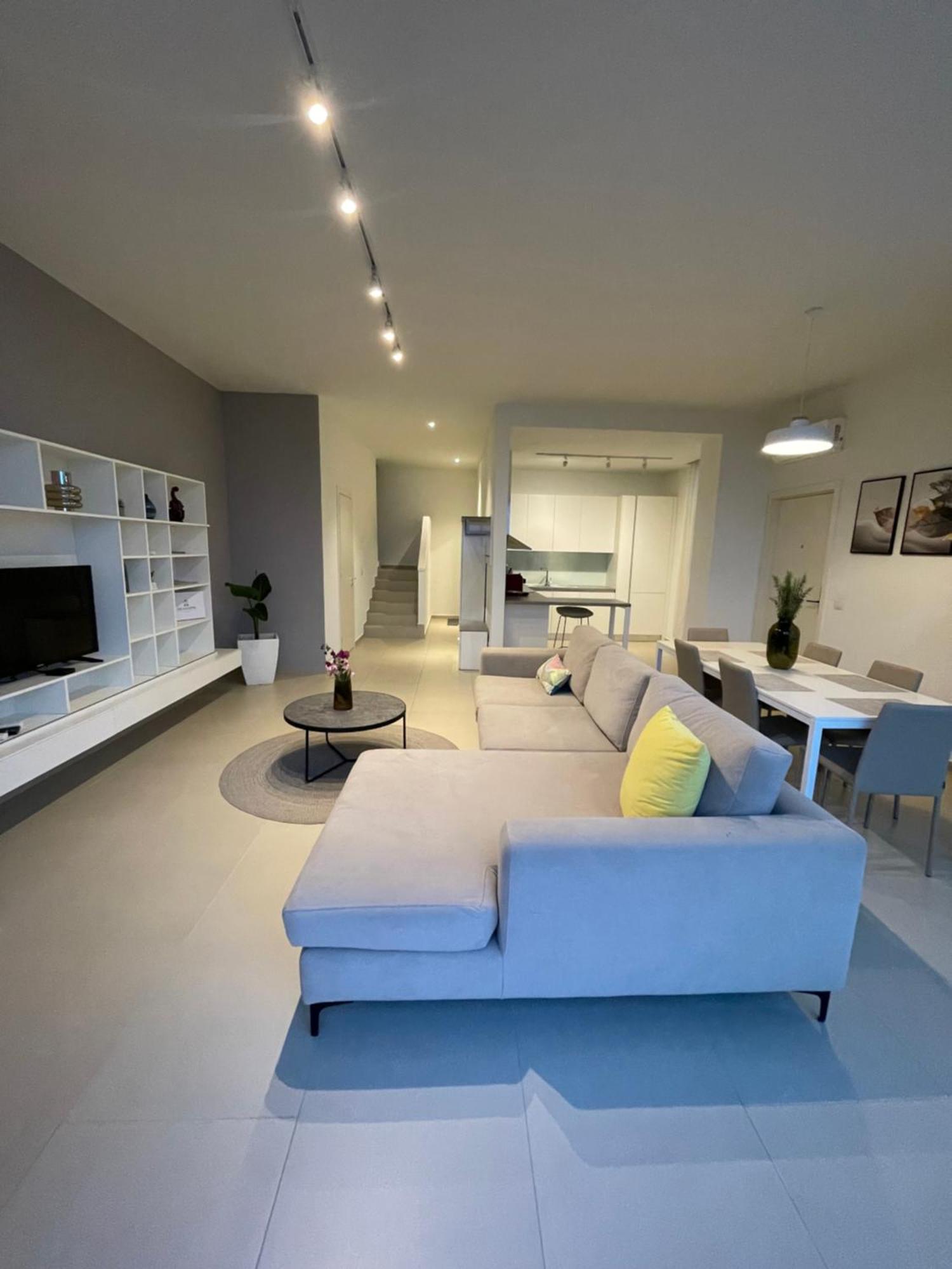 Palase 95, Coast Village