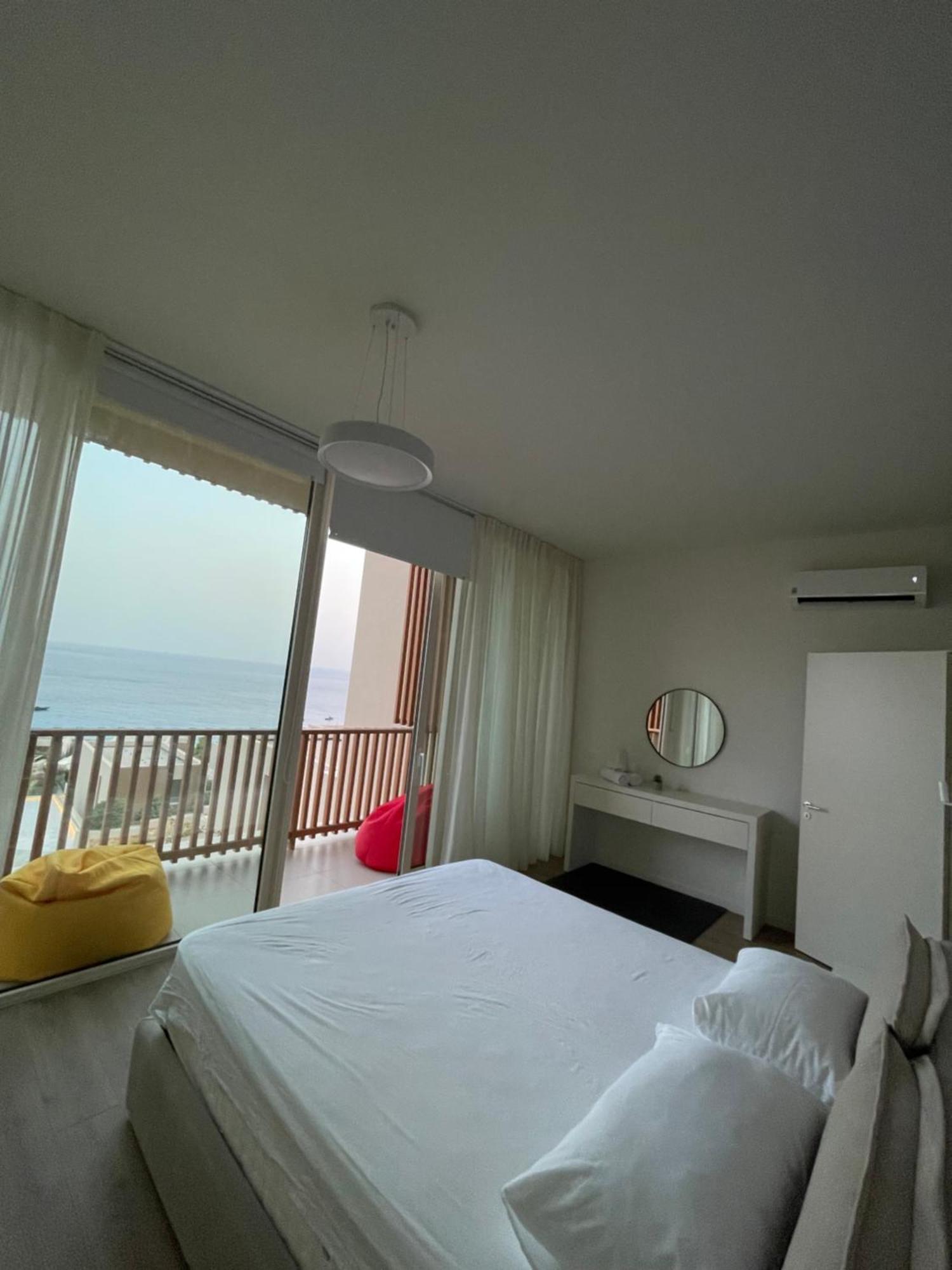 Palase 95, Coast Village Willa