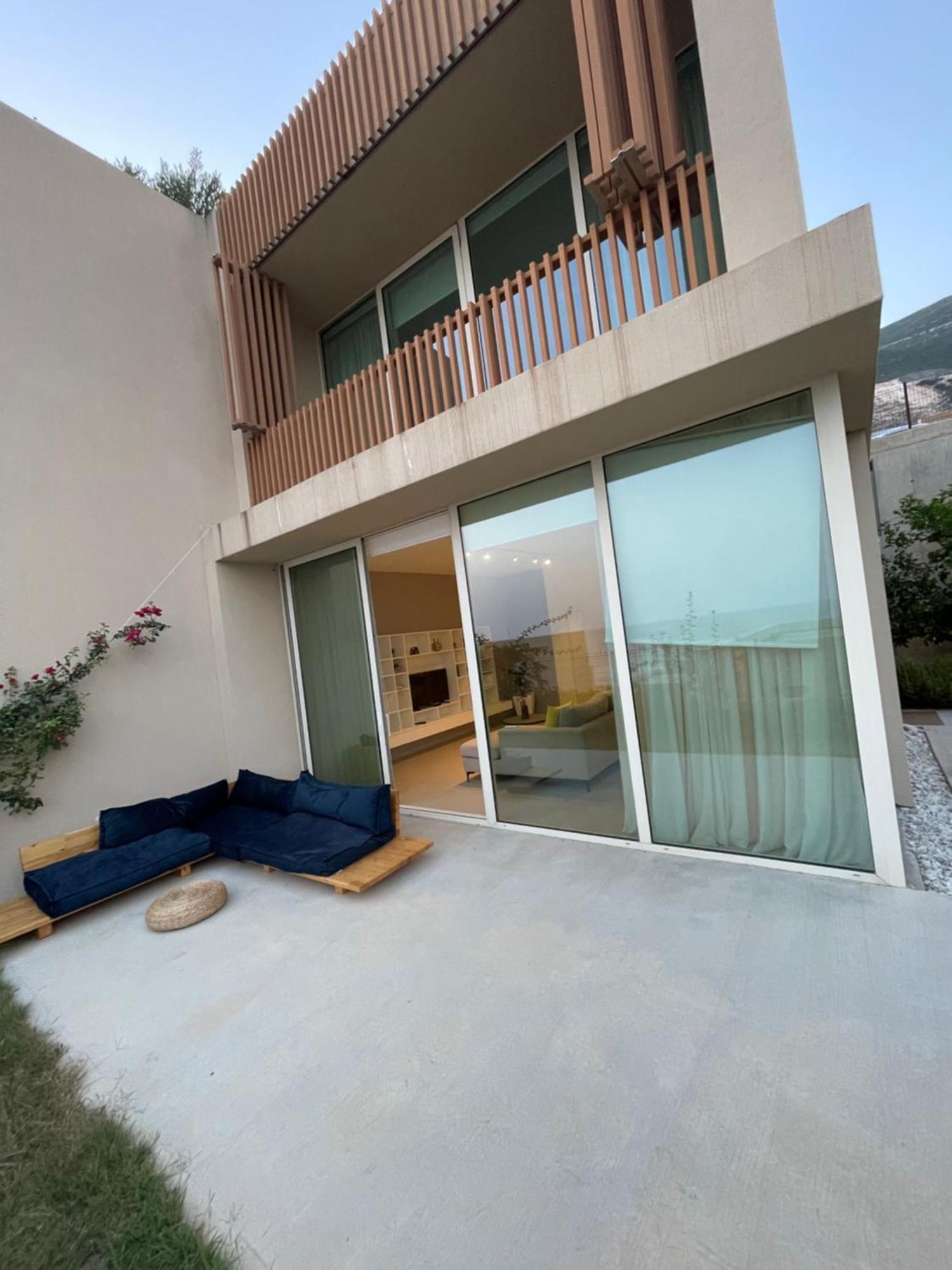 Palase 95, Coast Village Willa Himara